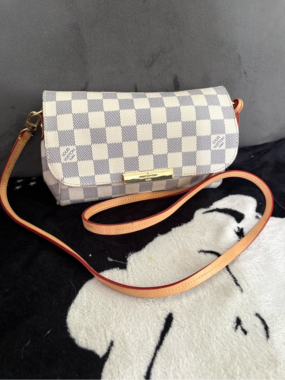 Fashion style Checkered sling Small Crossbody Bag in Cream & Tan